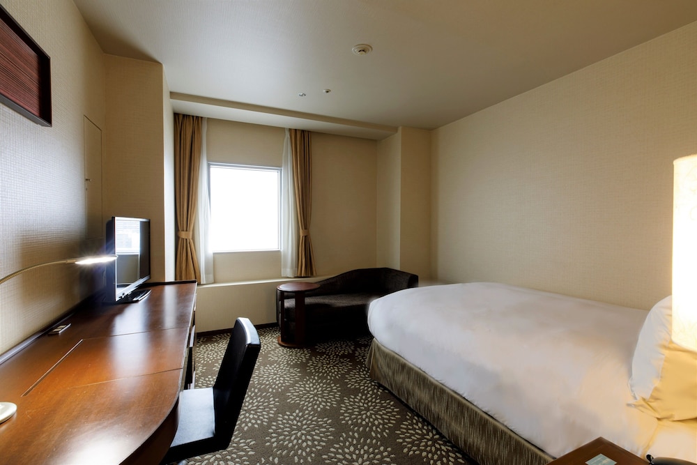 Holiday Inn ANA Kanazawa Sky 16/80