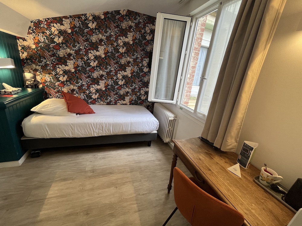ROOM, SINGLE