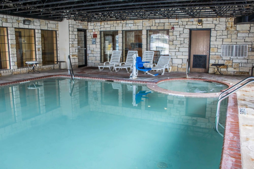 Comfort Suites San Antonio Near Seaworld photo1