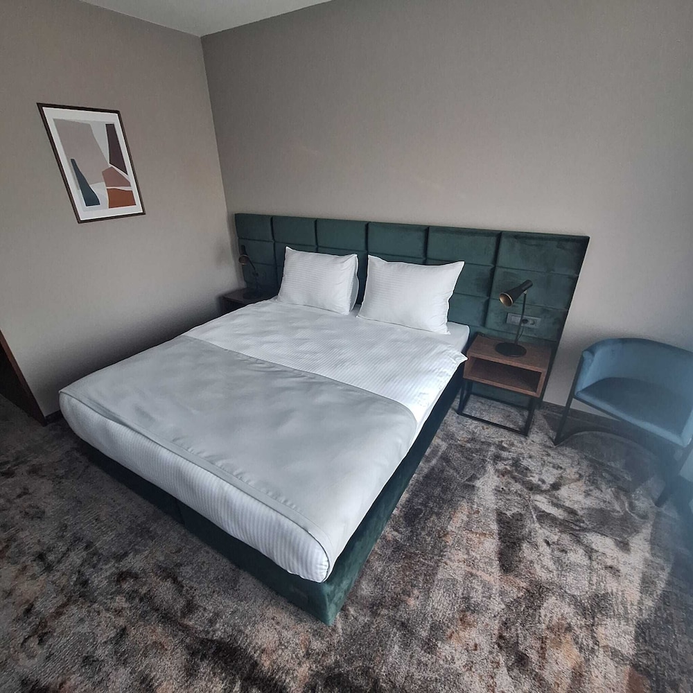 Hotel iNova 12/50