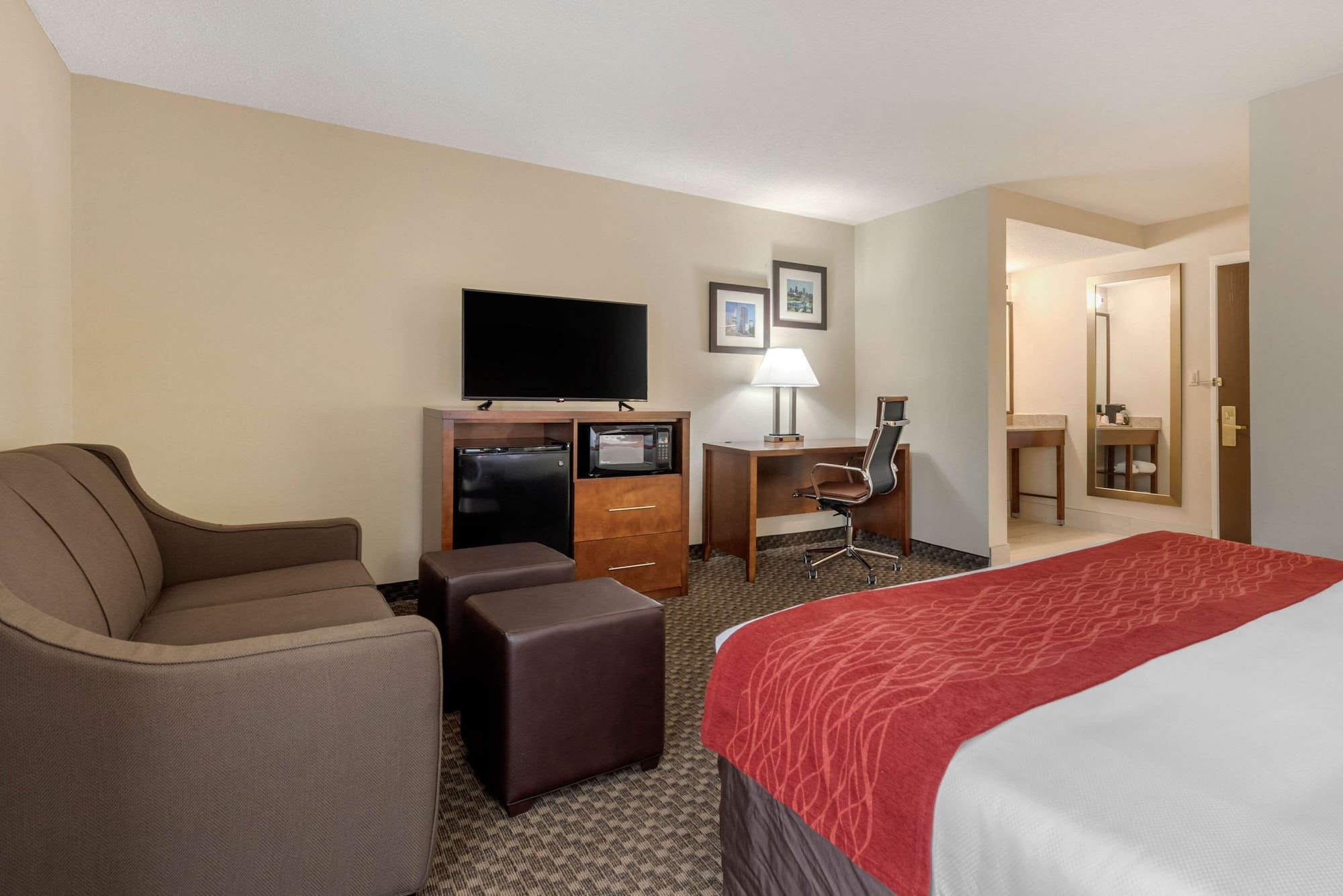 SUITE, KING BED