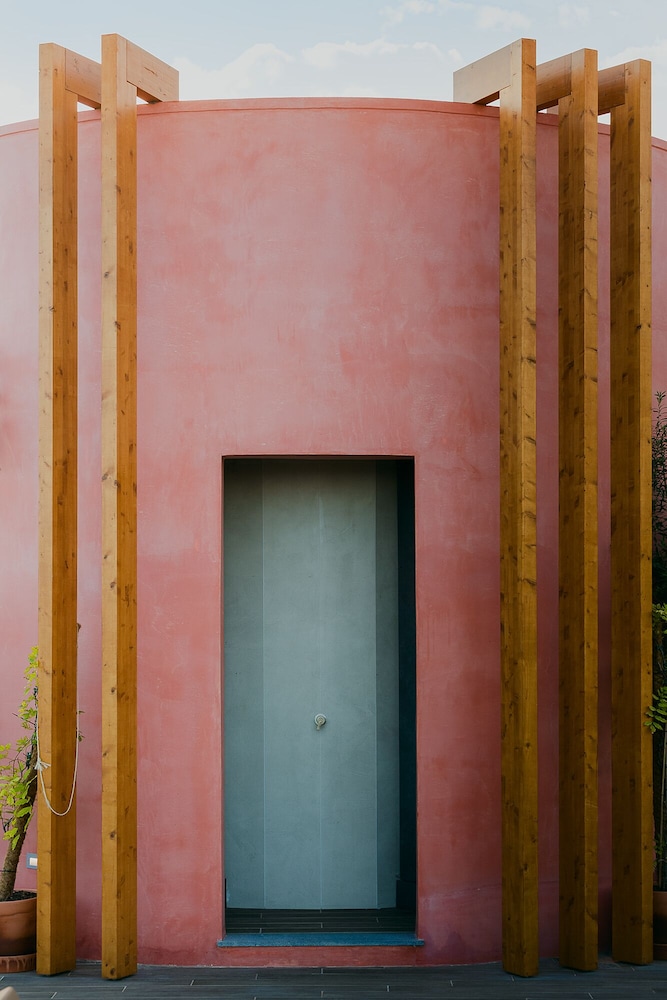 Three House Hotel 13/41