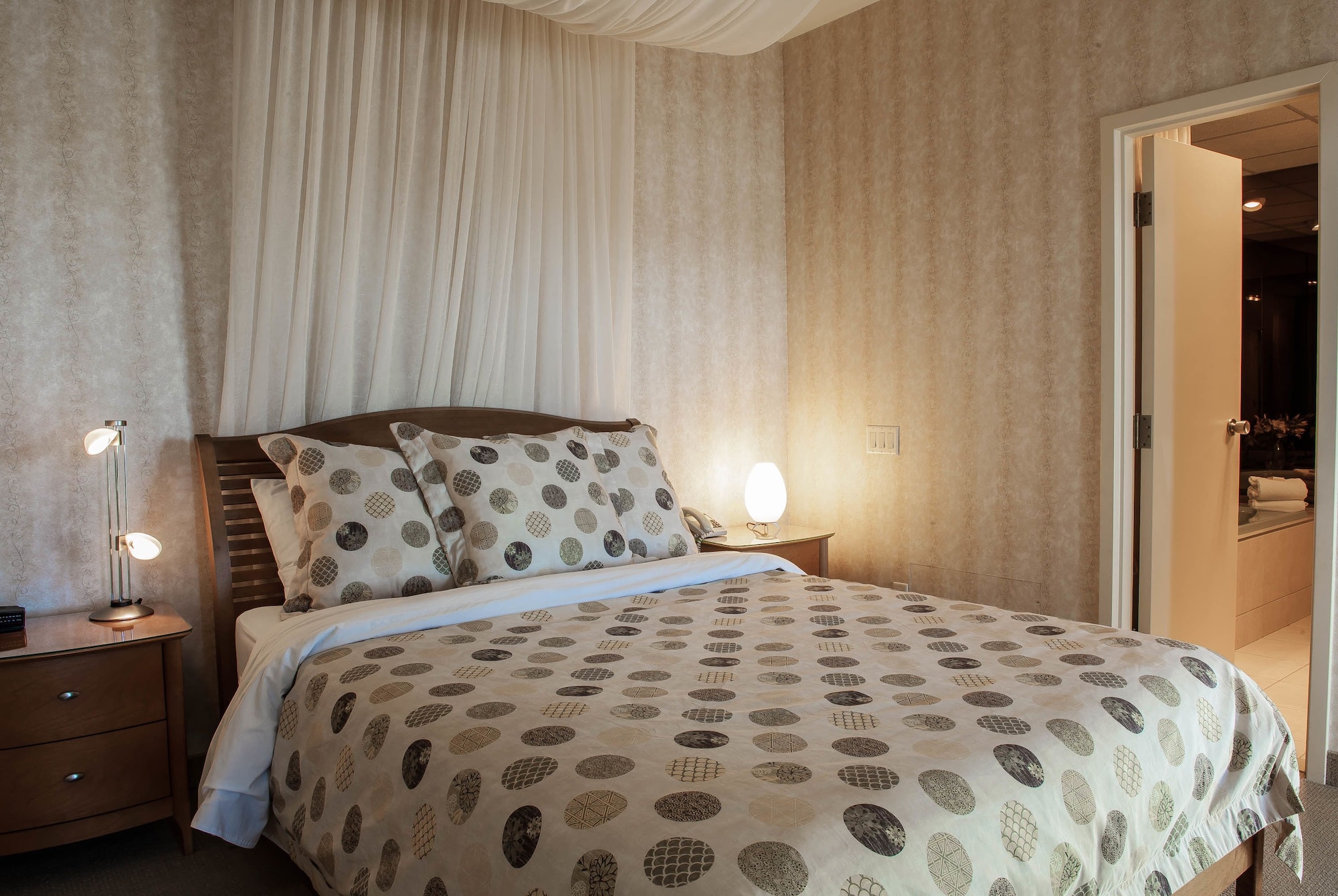 Suite, King Bed