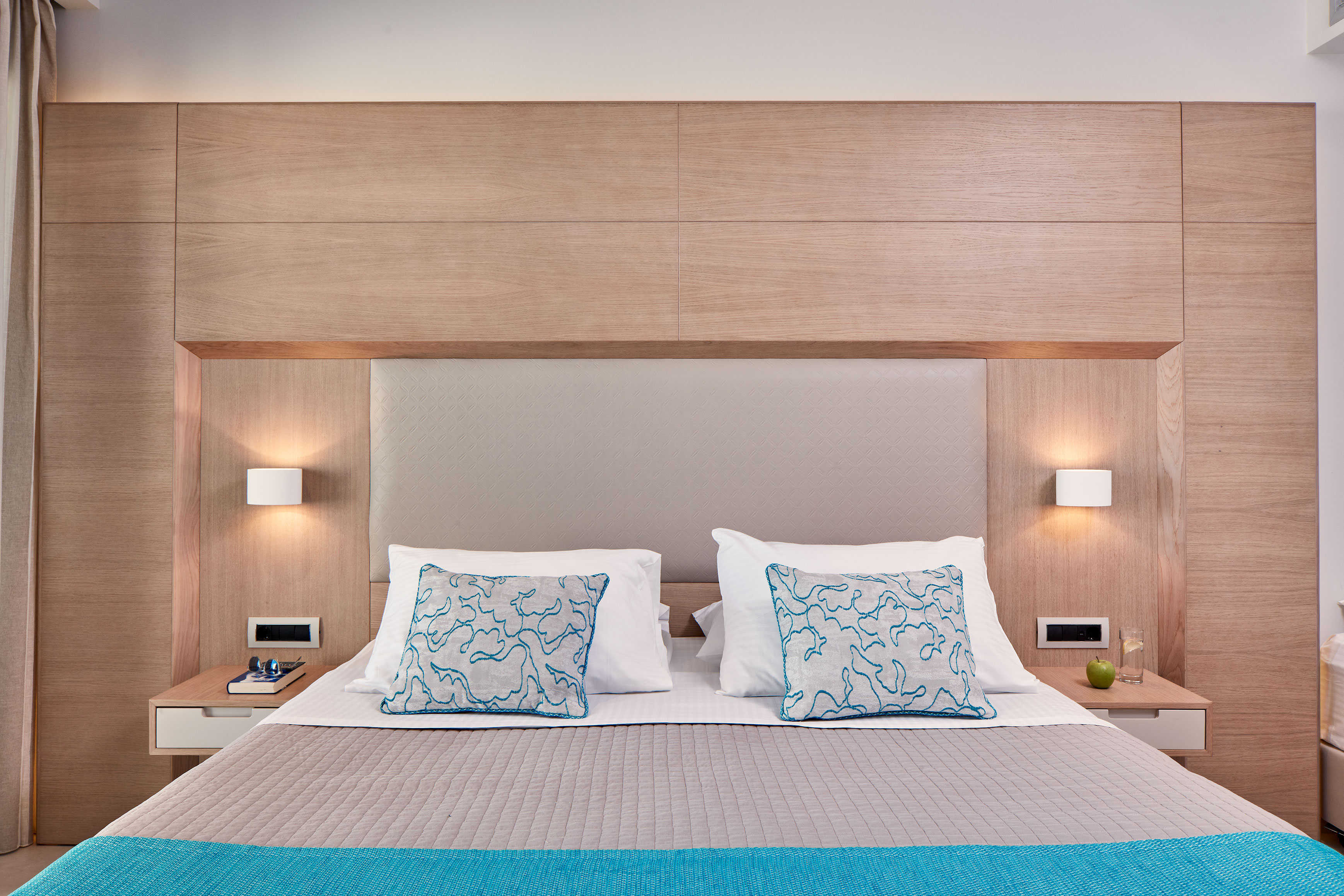 Swim Up, Double Bed
