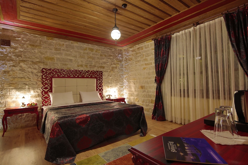 Elevres Stone House Hotel 21/67
