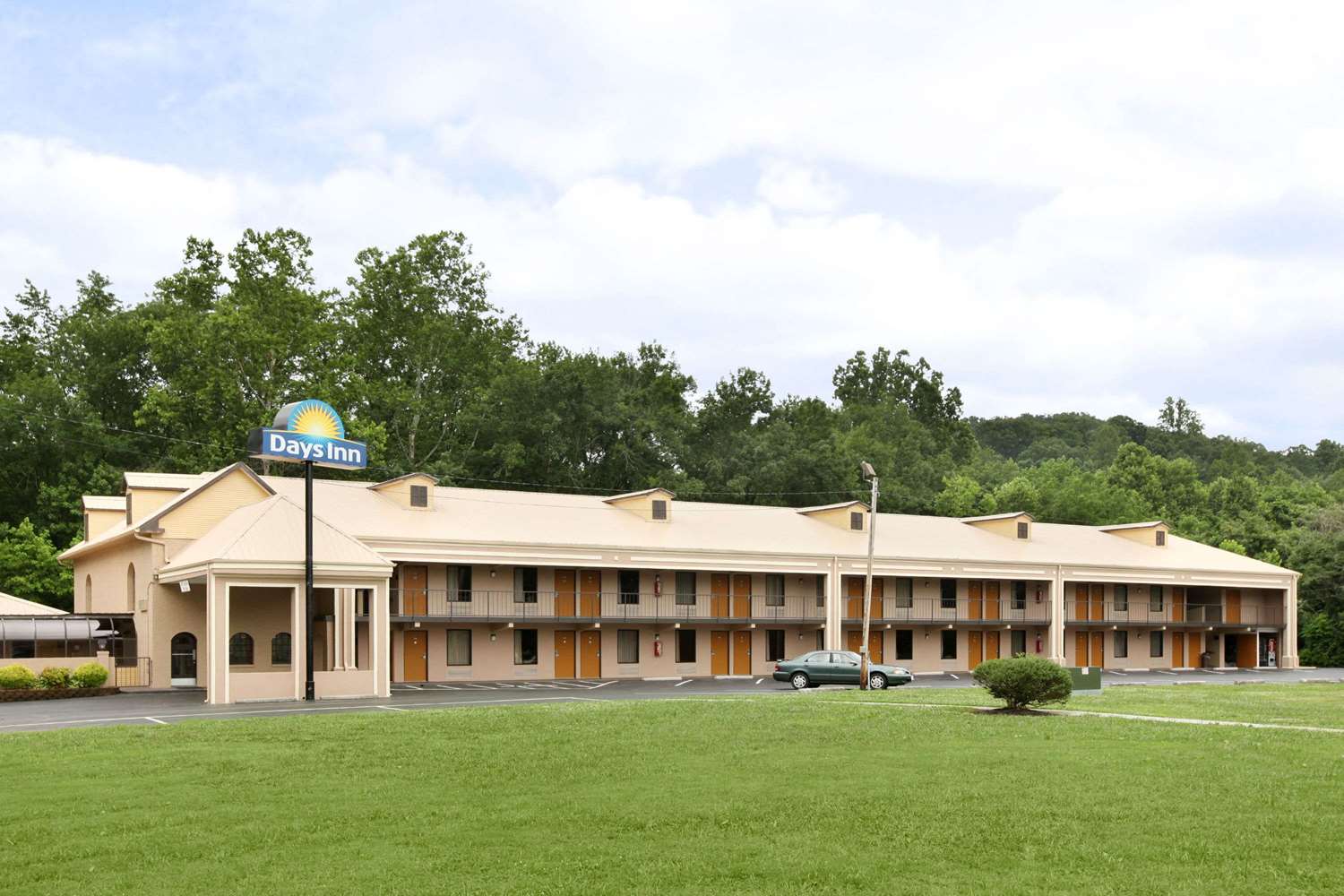 Days Inn by Wyndham Harriman 7/39