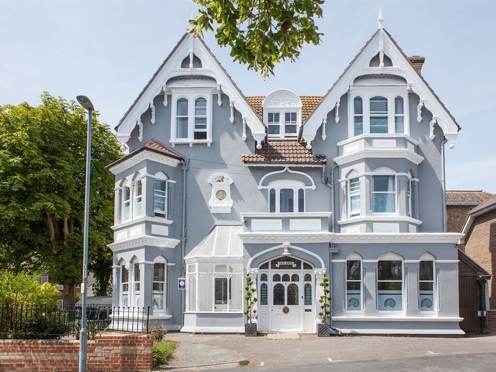Oaklands Guest House 1/50