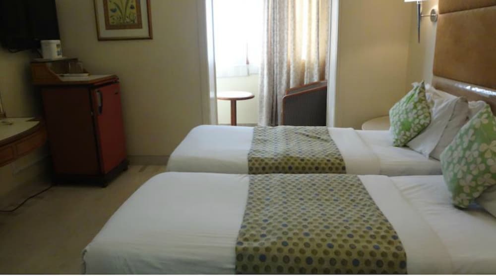 Regent Hotel 19/38