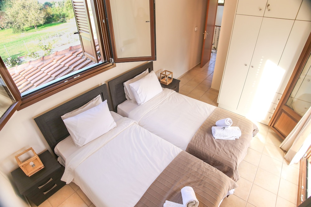 3 BEDROOMS, VILLA, PRIVATE POOL, GARDEN AREA