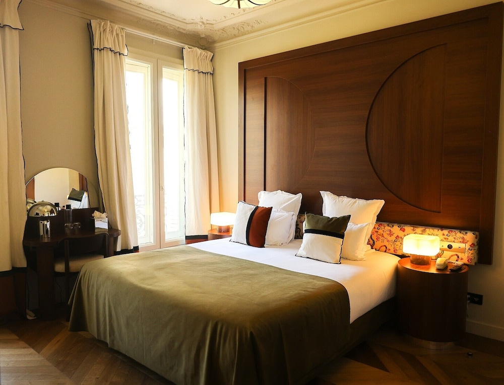 غرفة ديلوكس بسرير كوين، HOTEL D'ARGENSON 4/6