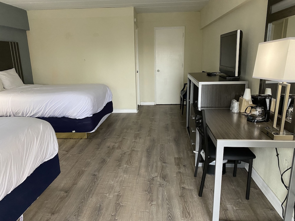 Red Carpet Inn &amp; Suites 27/30