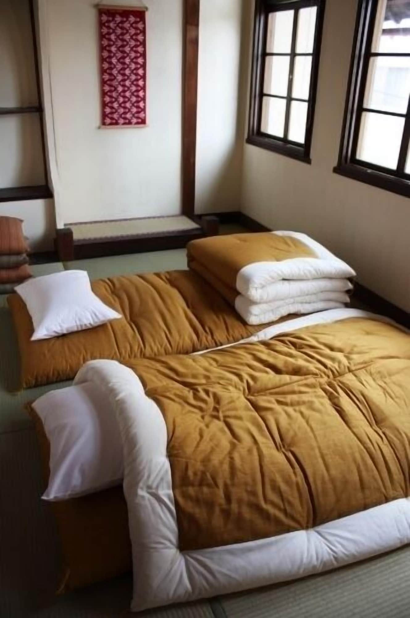 Basic, Quadruple, 4 Futon Beds