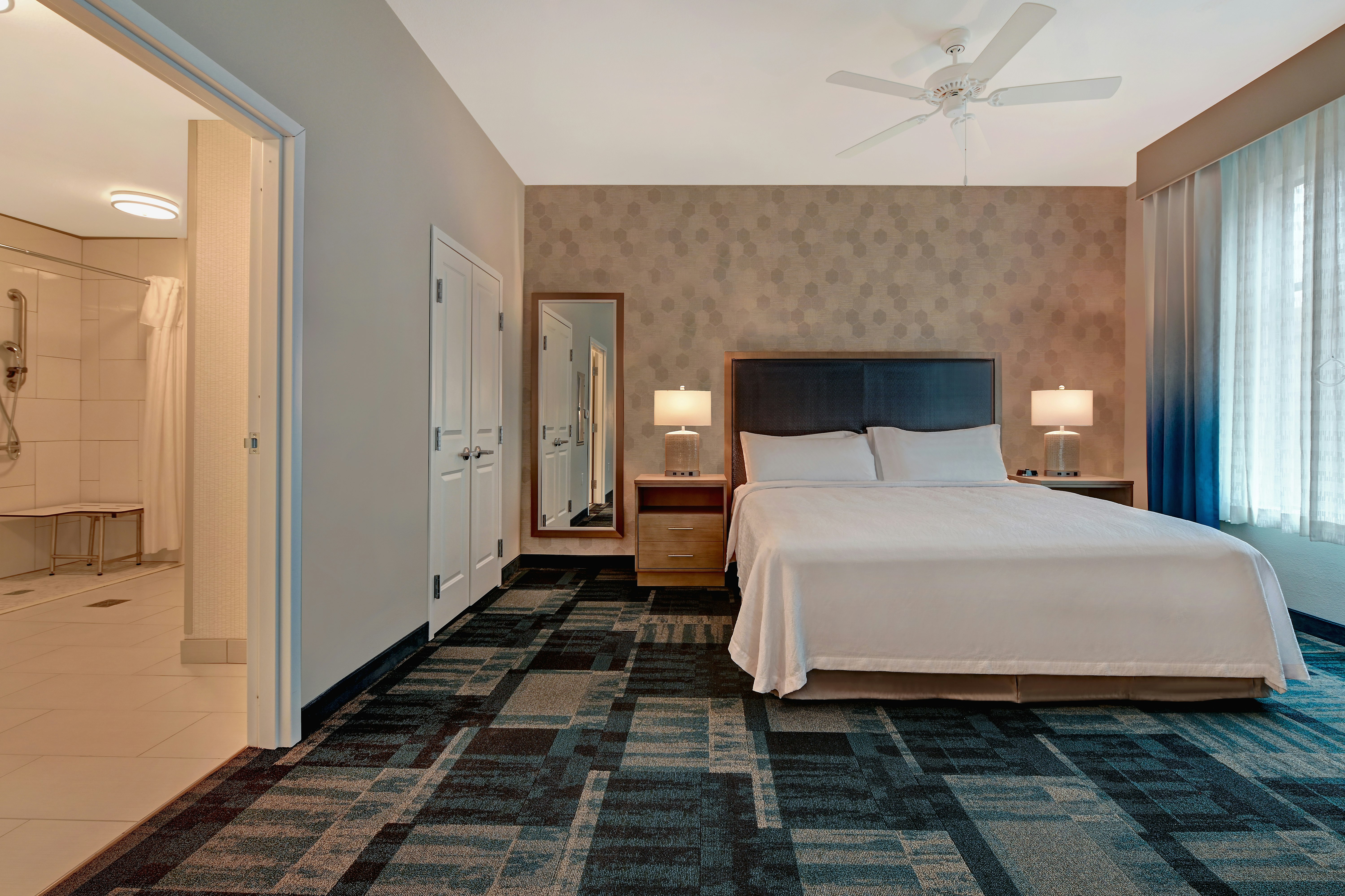 STUDIO, KING BED, ACCESSIBLE