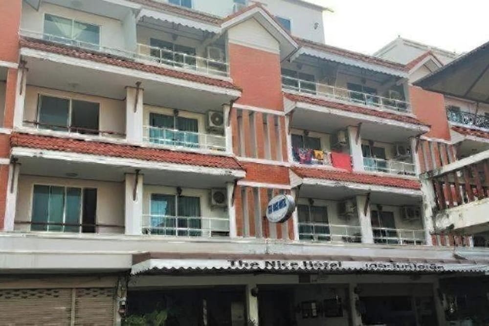 The Nice Hotel 6/68