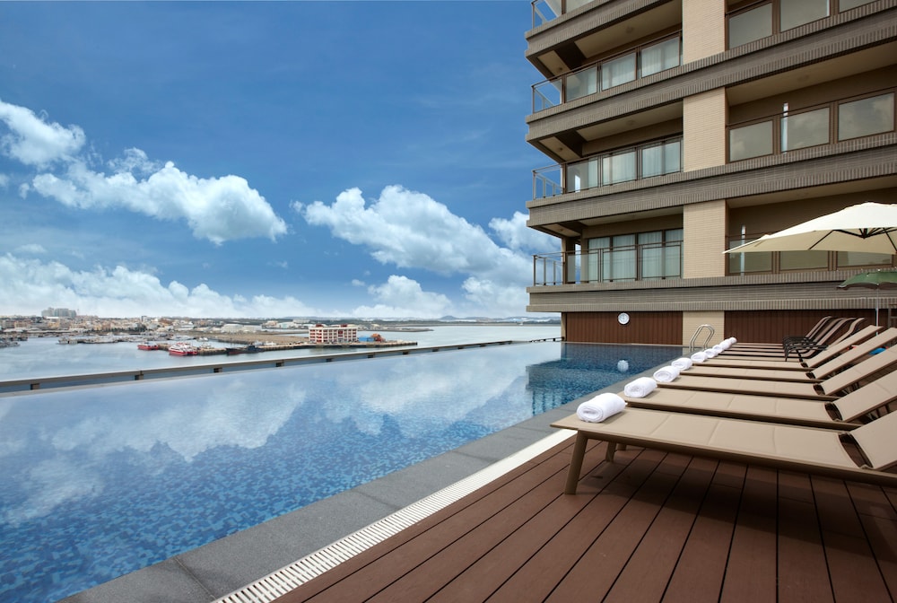 Discovery Hotel 64/65