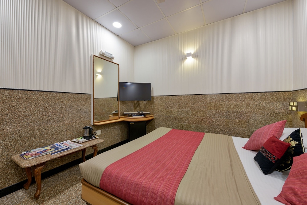 DELUXE, QUEEN BED