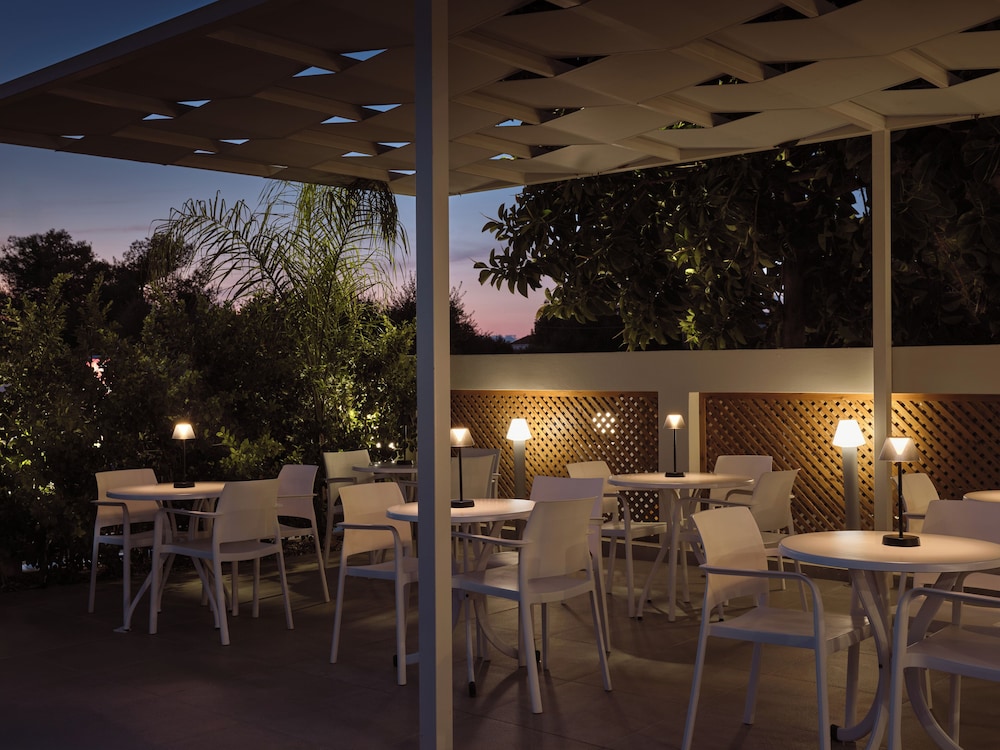 Nikon Boutique Hotel 60/74