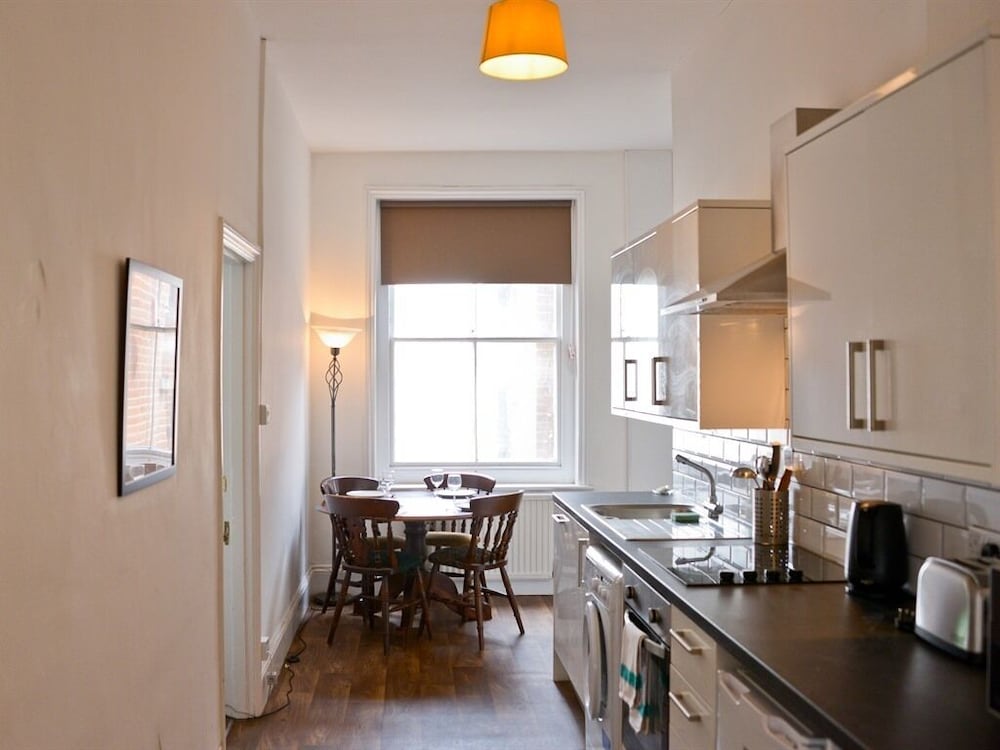 Corner House Apartment 15/23