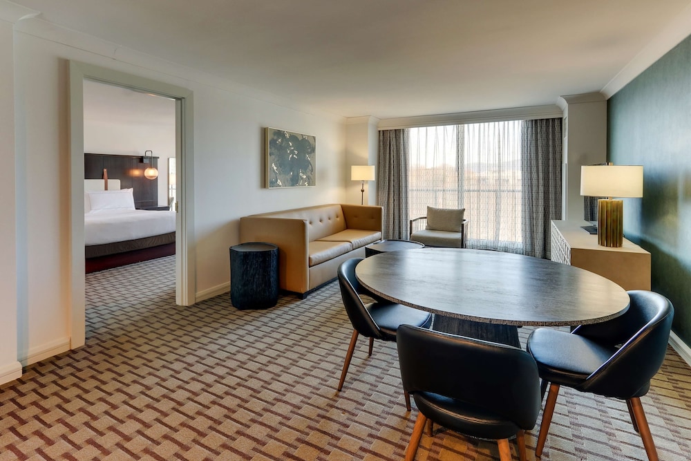 The Chattanoogan Hotel, Curio Collection by Hilton 42/73