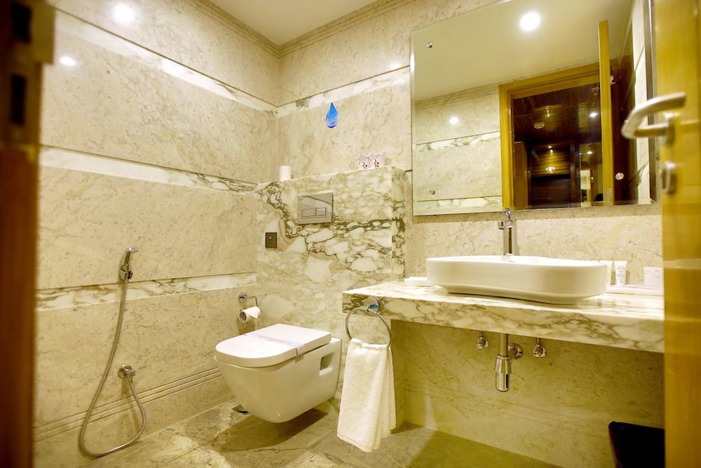 Regenta Central The Crystal 49/50