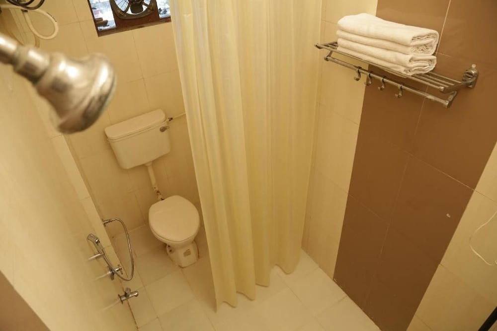 HOTEL MEENAKSHI 46/48
