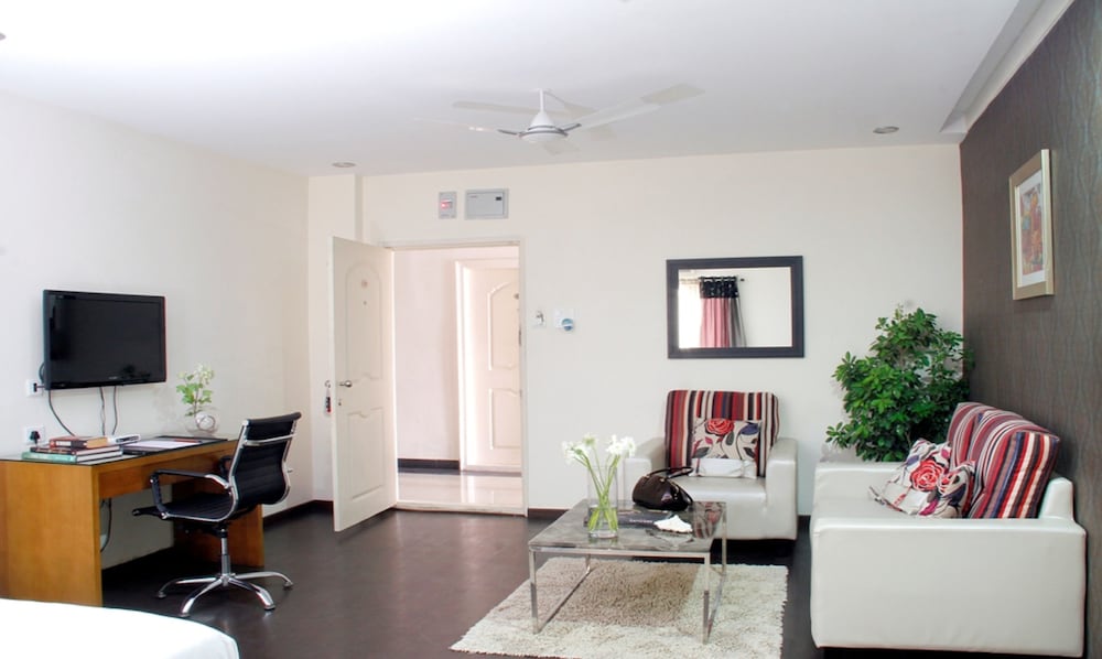 Hotel At Home Suites 30/40