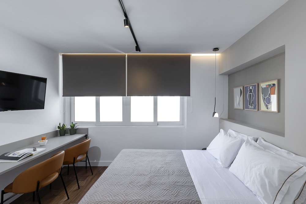 Classic, Studio, Queen Bed