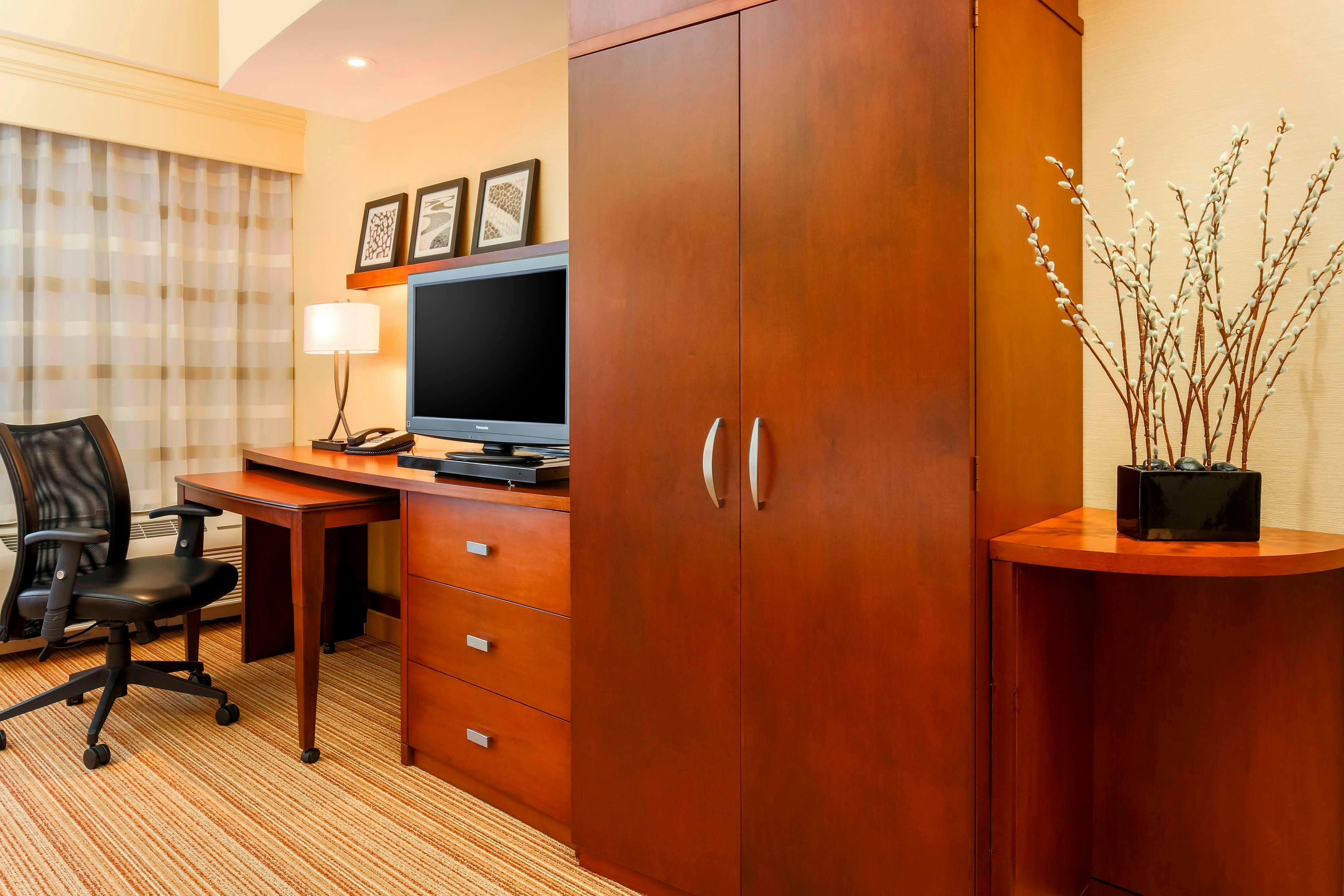 Courtyard by Marriott Potomac Mills Woodbridge 8/12
