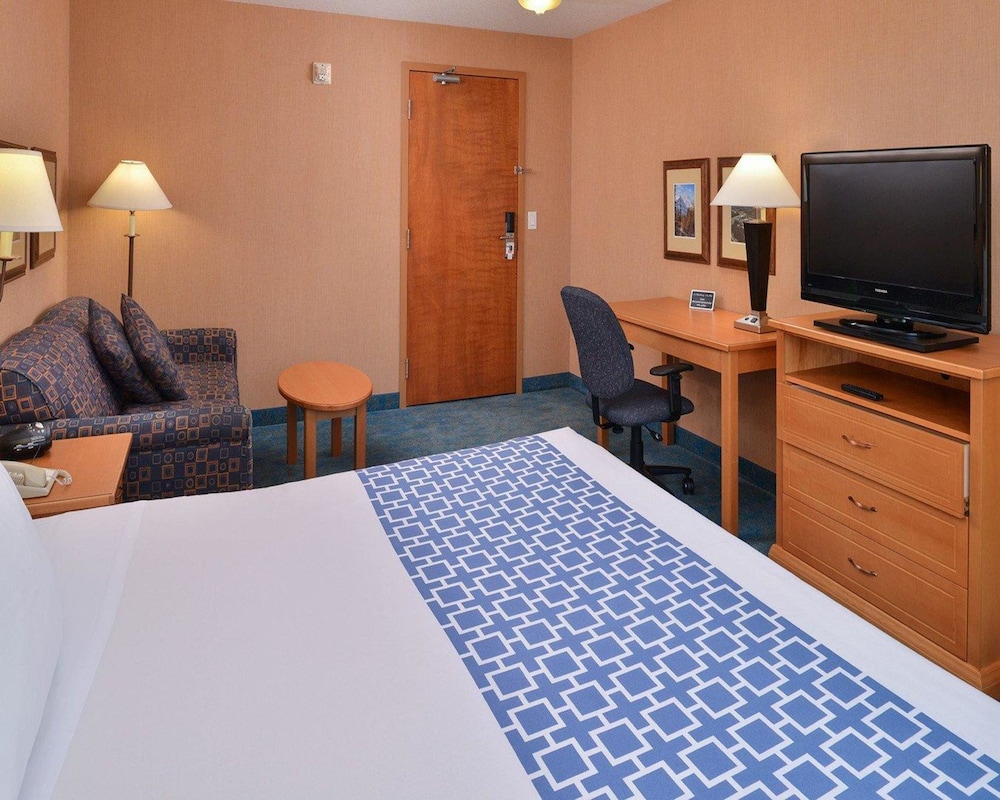 Econo Lodge Inn & Suites Calgary - University 16/32