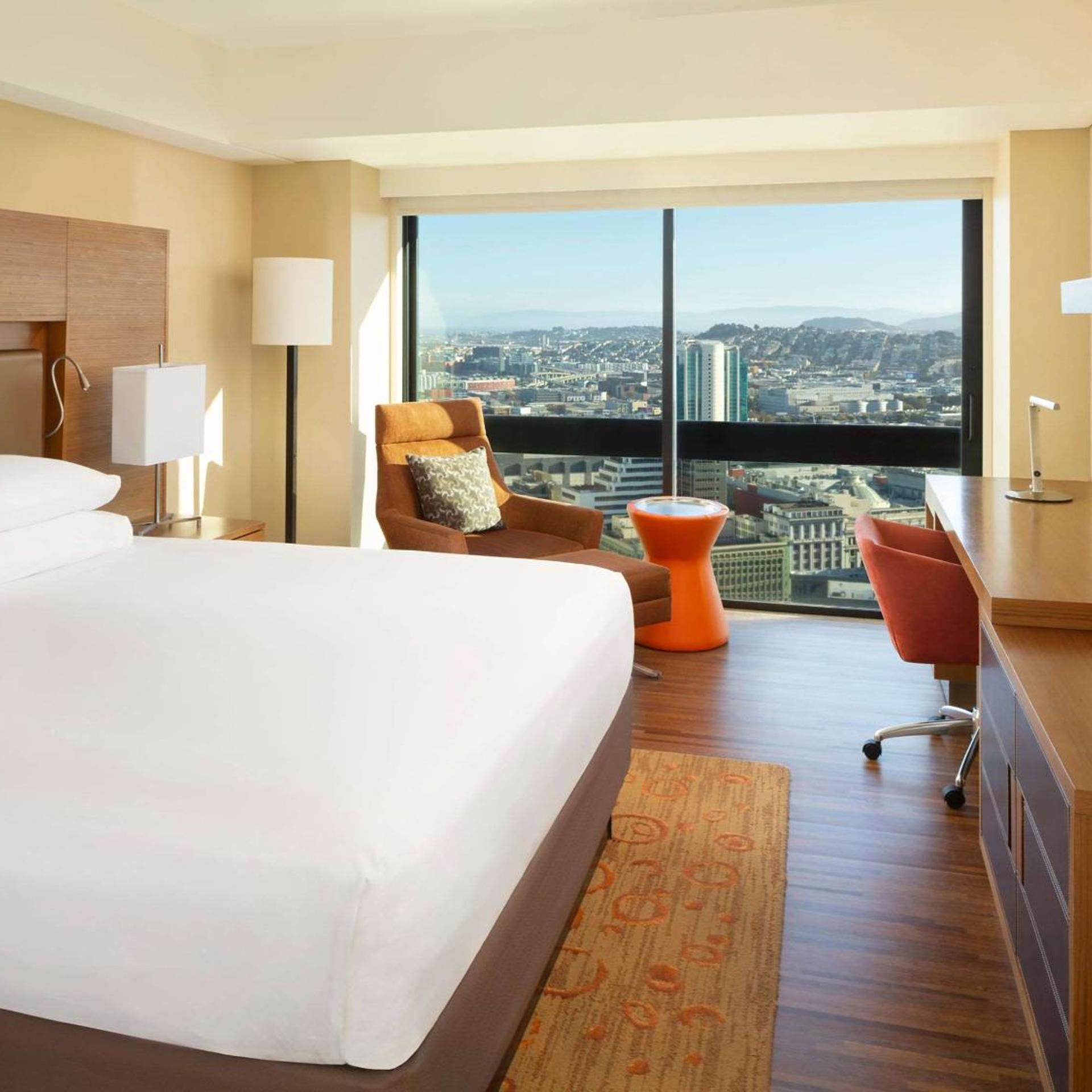 Room, King Bed, Square View