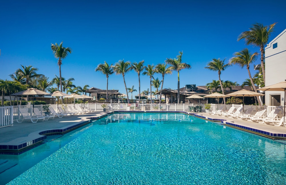 The Beachcomber St. Pete Beach, Outset Collection by Hilton 2/40