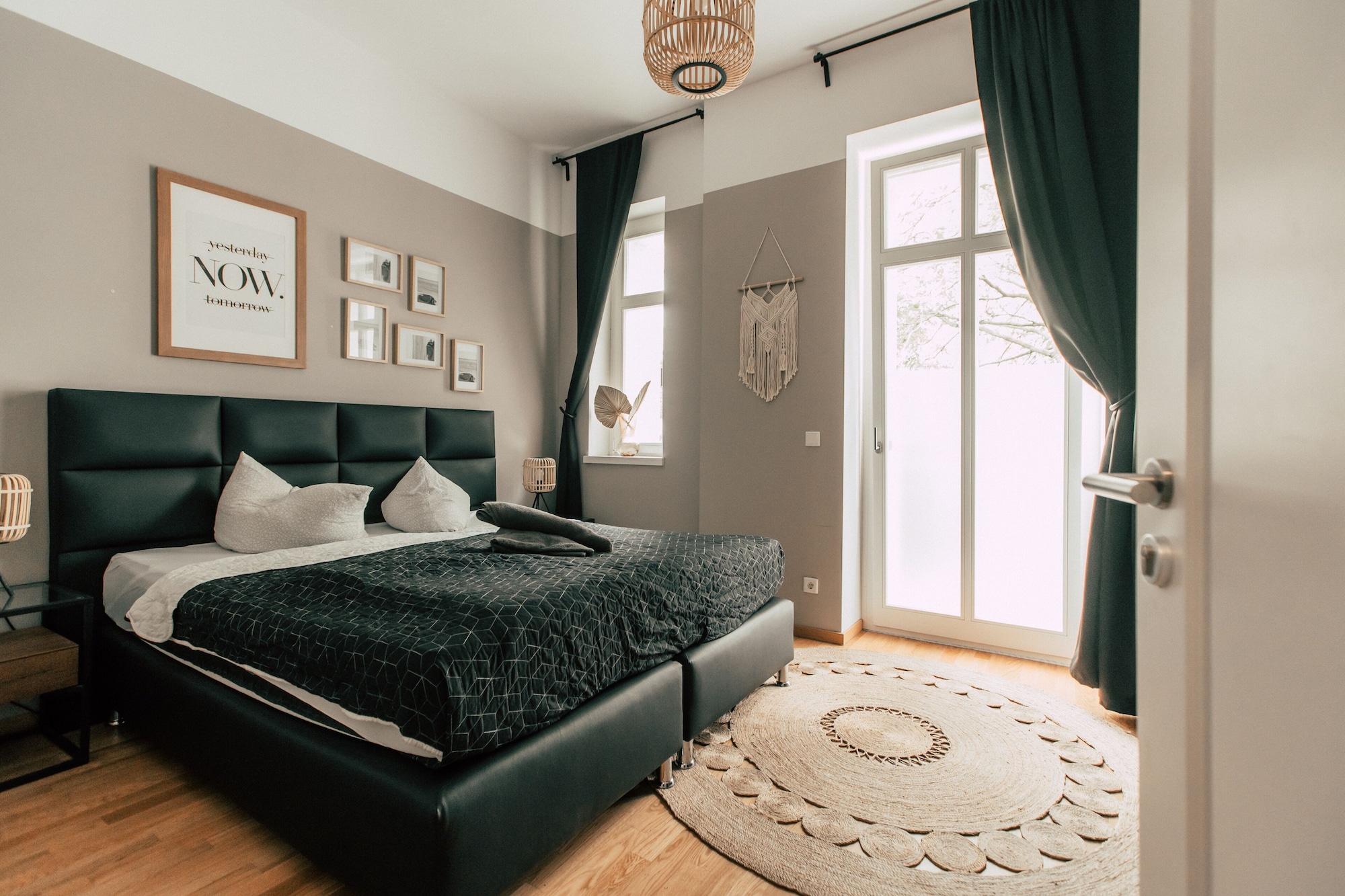 2 Rooms, Boho, Apartment, Queen Bed, Sofa, Balcony, Kitchen، Stadthaus By Hentschels Apartments 2/5