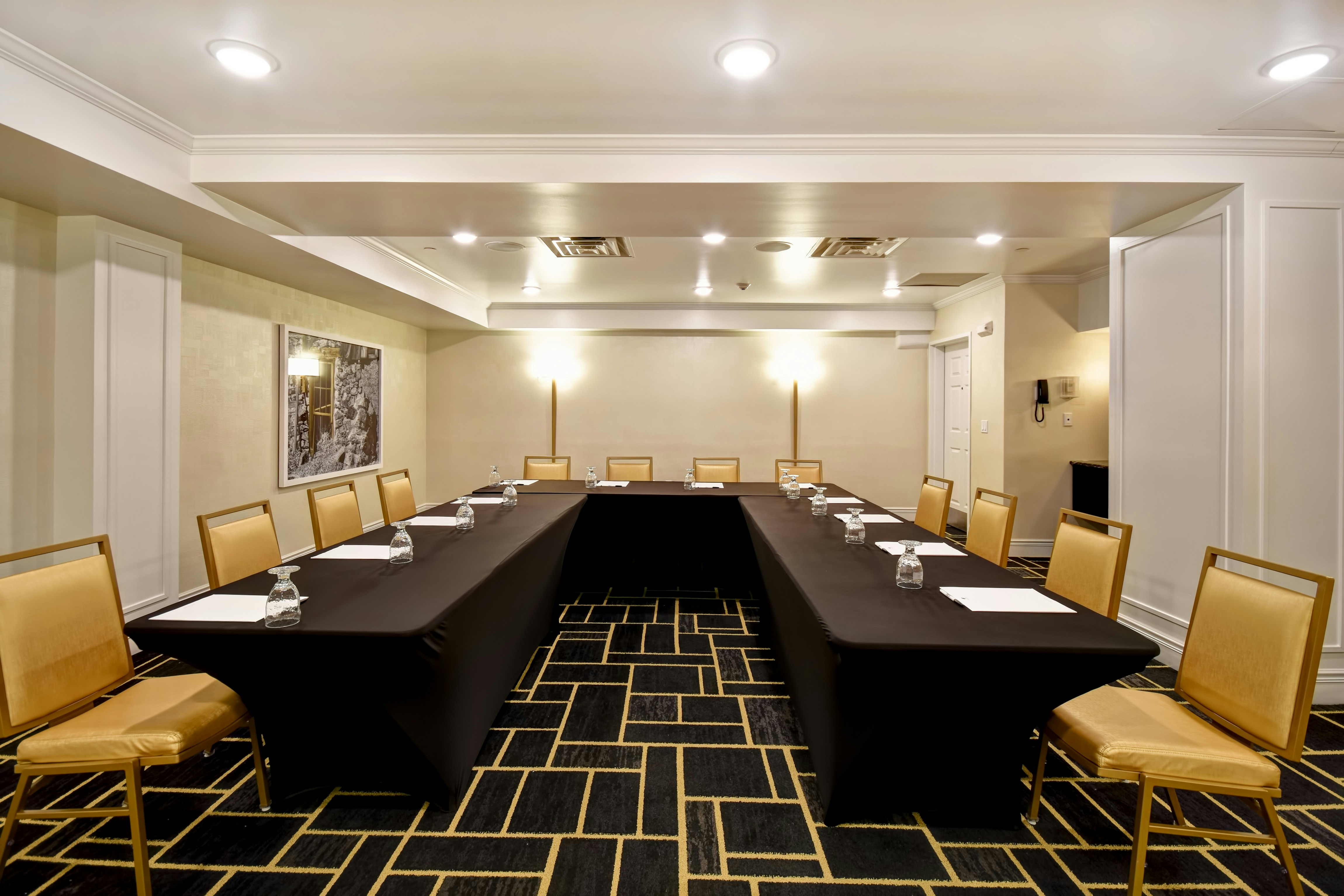 Doubletree By Hilton Deadwood At Cadillac Jack S 45/52