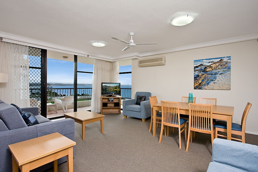 Beach House Seaside Resort Coolangatta 11/19