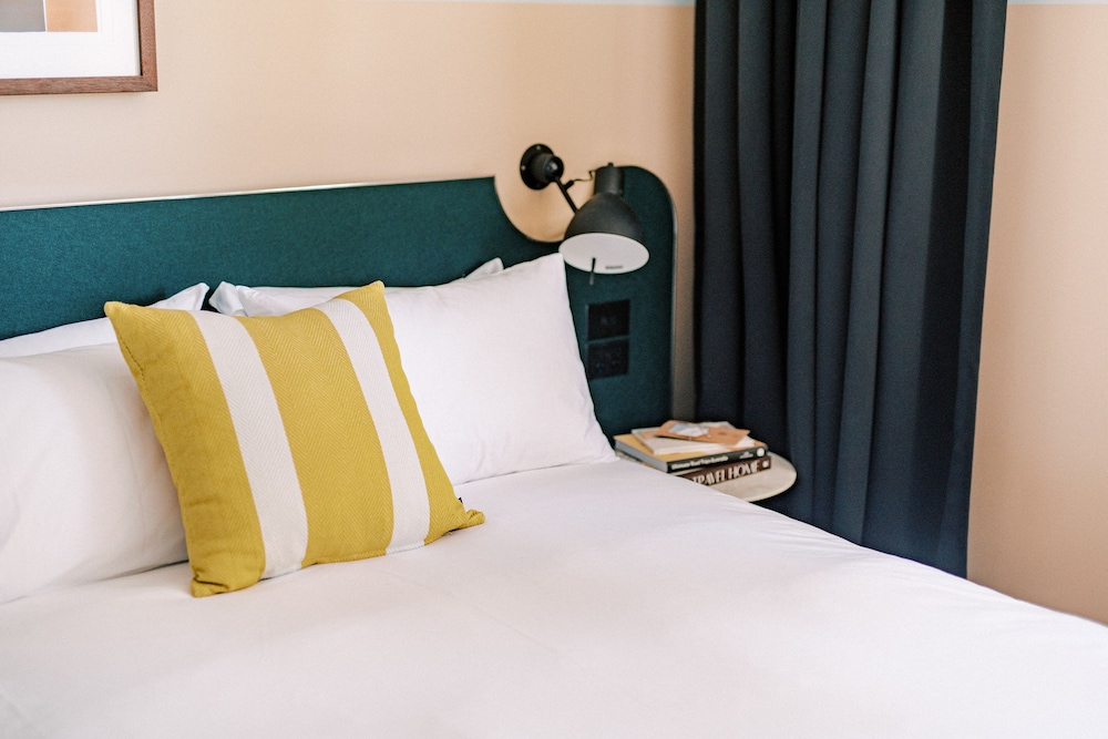 HOTEL STEYNE 20/50