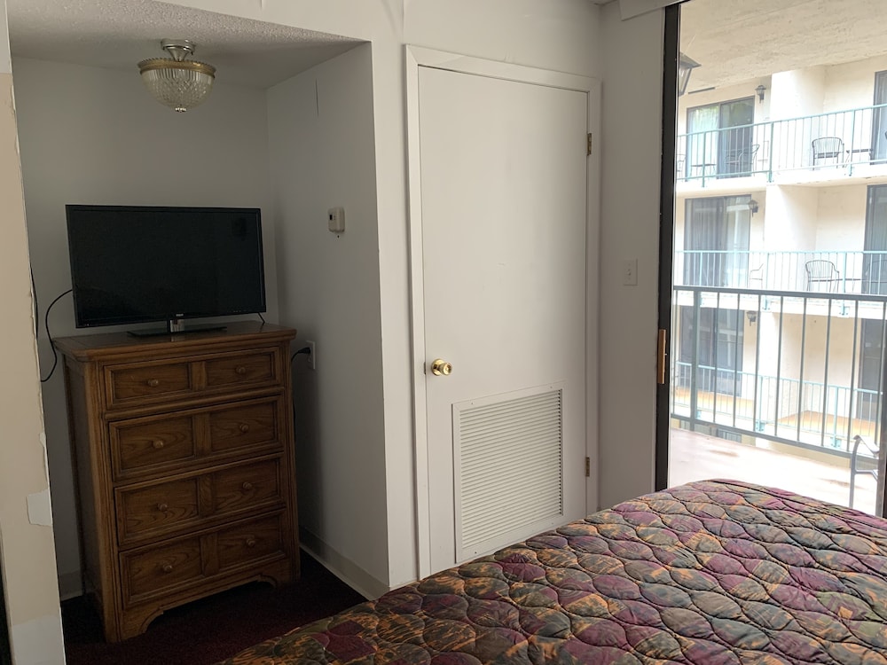 Oak Square Condominiums 40/50
