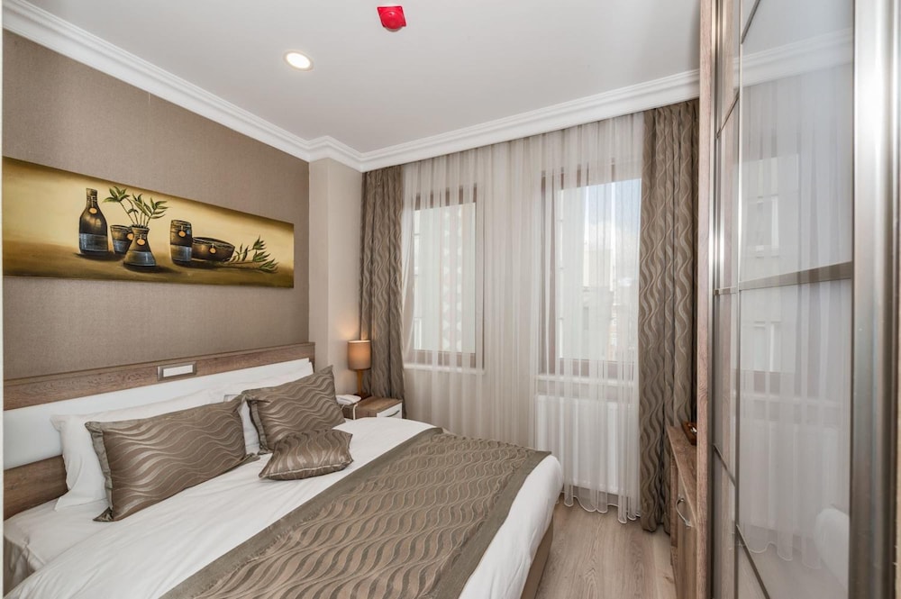 Alphonse Hotel 26/50