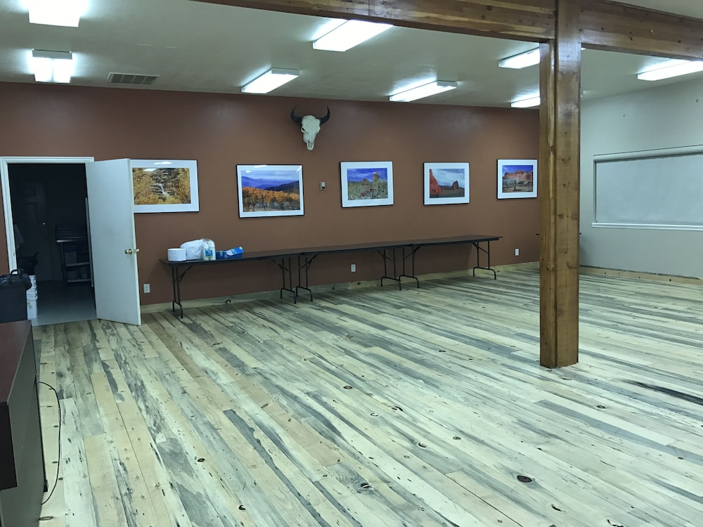 Broken Spur Inn And Steakhouse 10/72