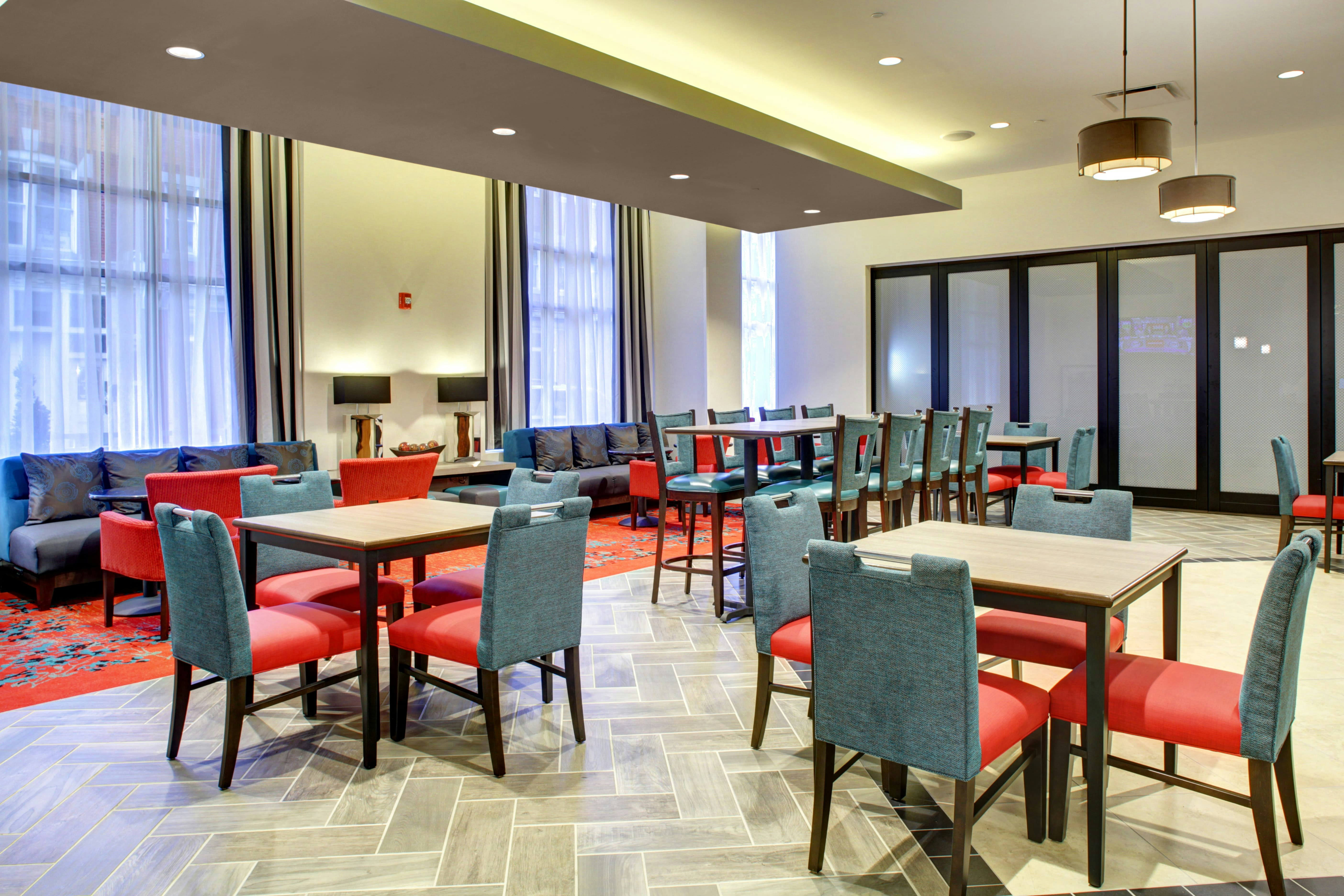 Hampton Inn And Suites Roanoke-Downtown 48/75