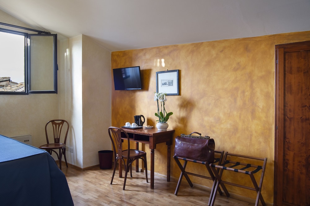 Hotel L Antico Pozzo 65/71
