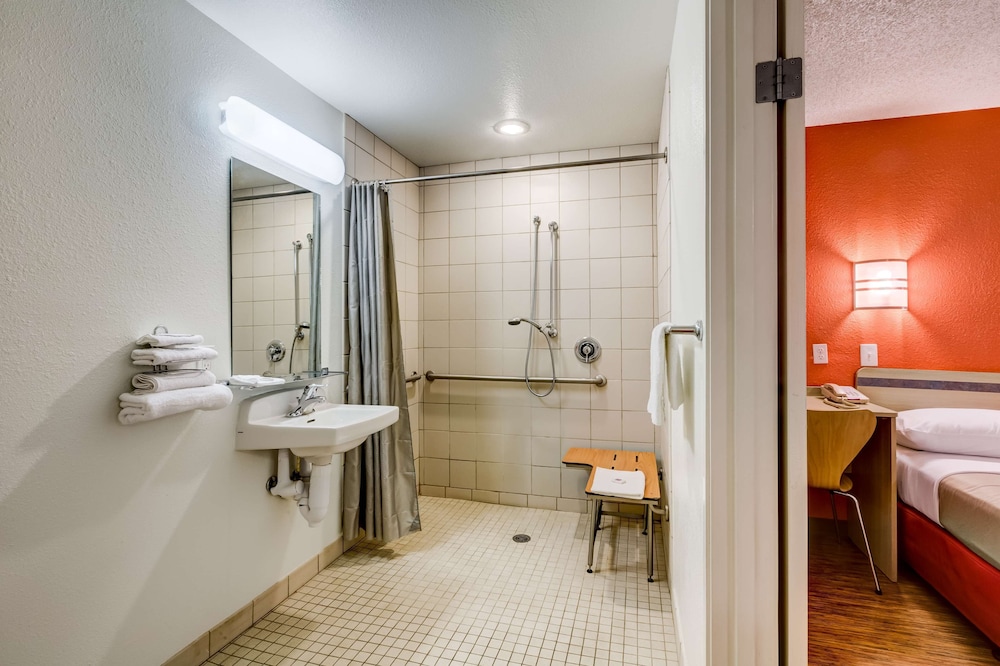 Motel6 Wheat Ridge, CO - West - Denver North 32/34