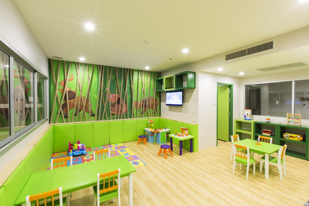 Ramada By Wyndham Phuket Deevana 62/70
