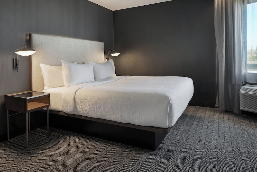 Hotel Chino Hills 22/63