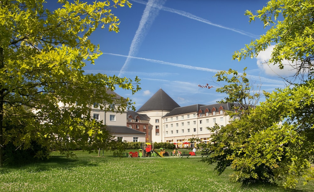 Grand Magic Hotel (ex Magic Circus) 83/86