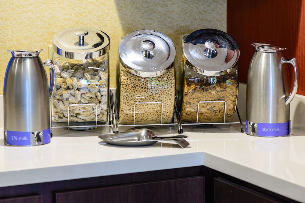 Hampton Inn Houston-Pearland 34/81