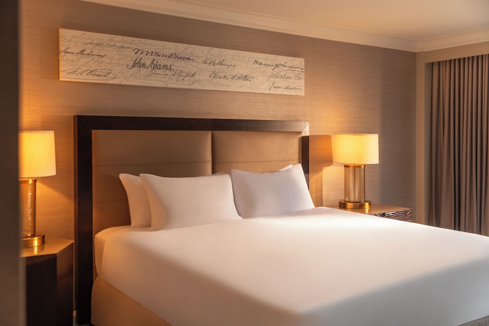 FAIRMONT, KING BED