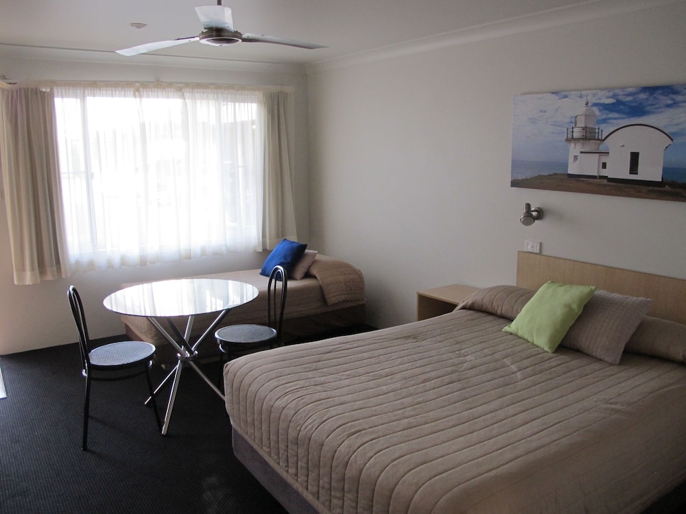 Aston Hill Motor Lodge 8/43