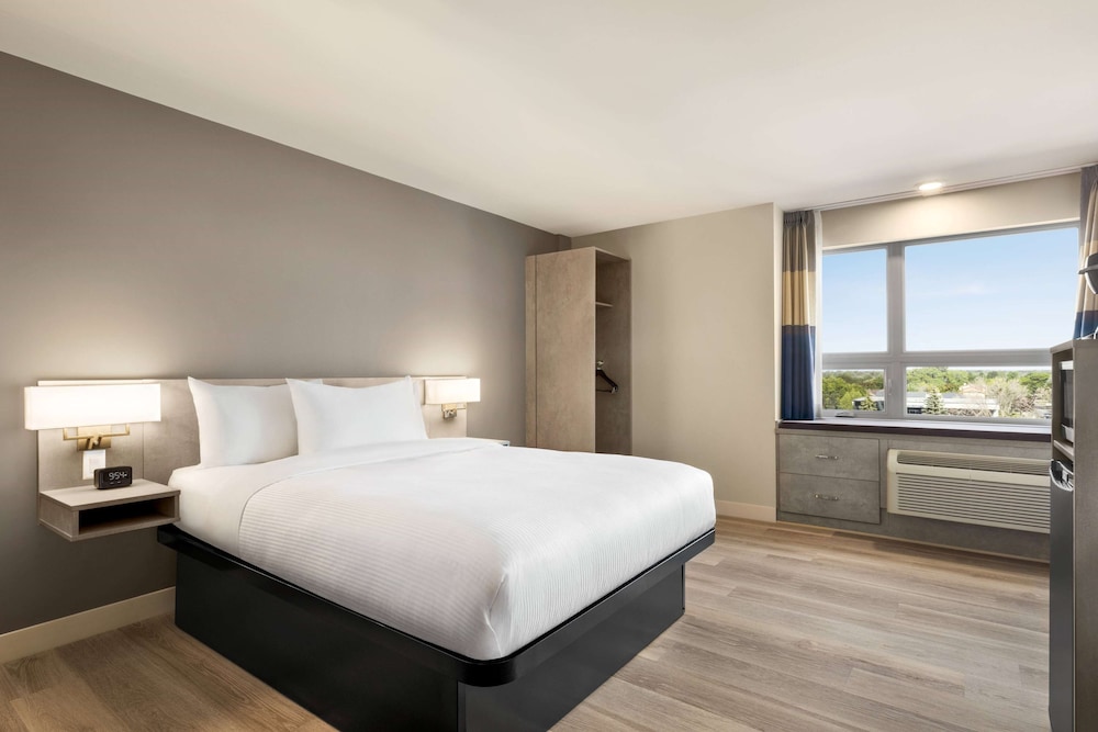 STANDARD, QUEEN BED, ACCESSIBLE