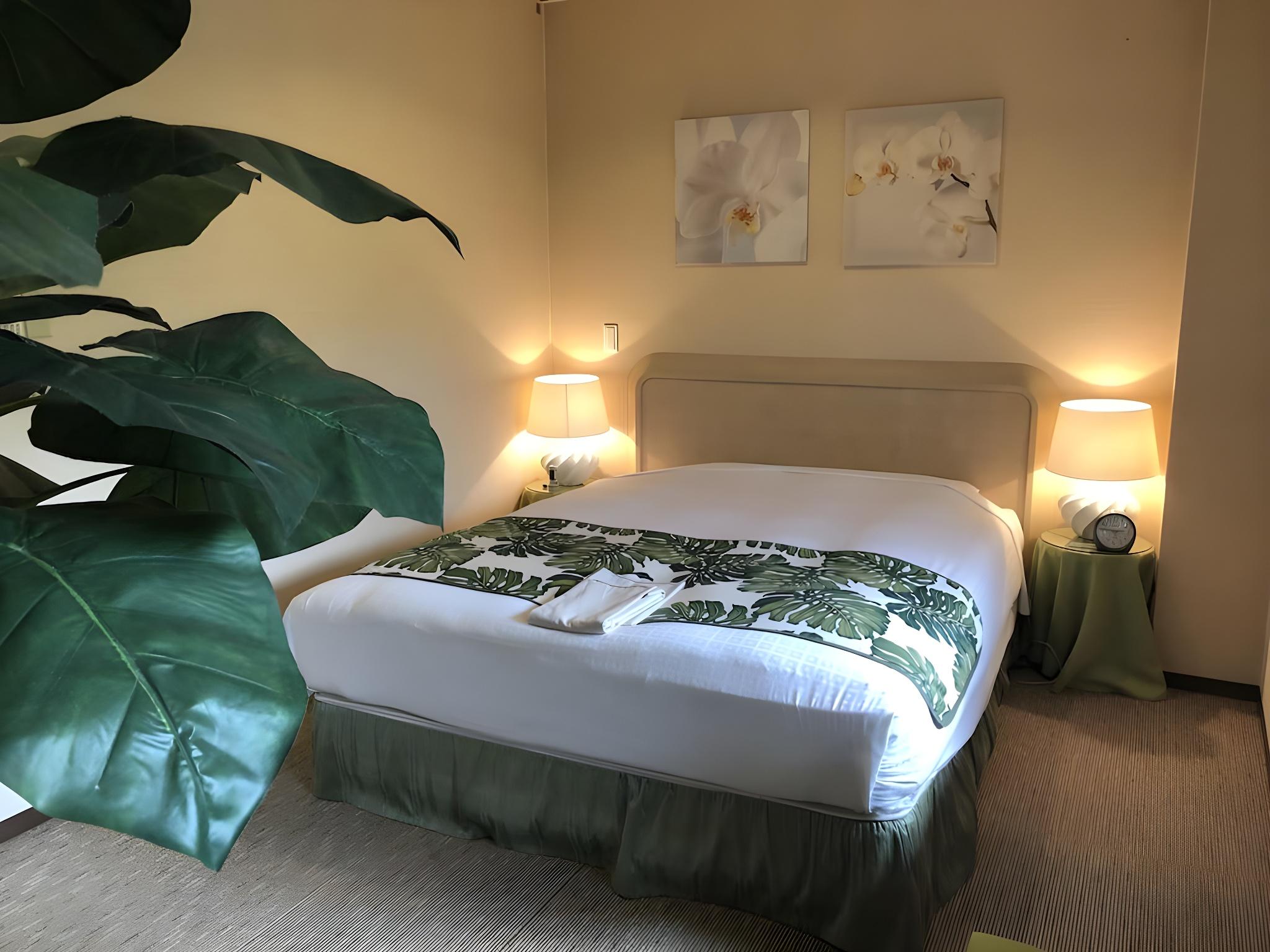 Style, Tropical, Standard, King Bed