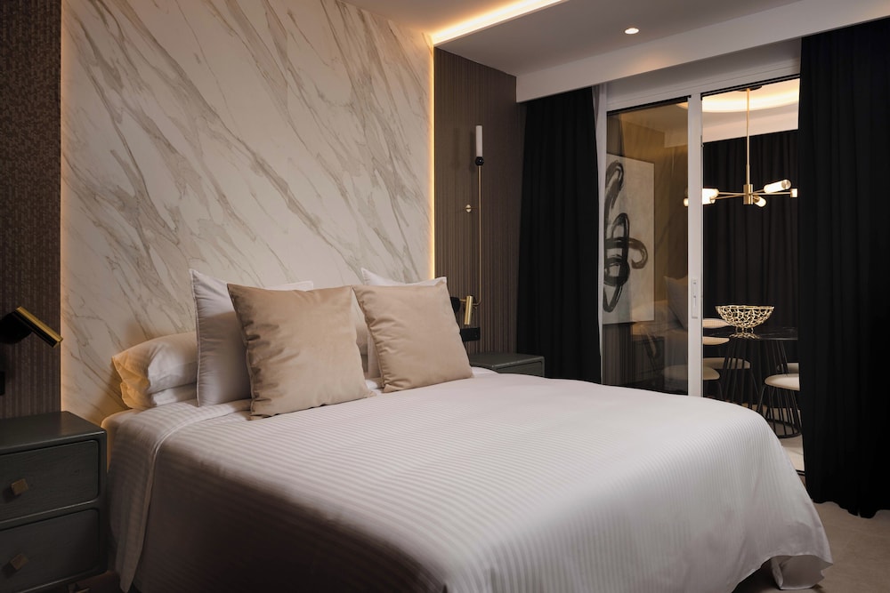 Blue Marina Suites 9/43